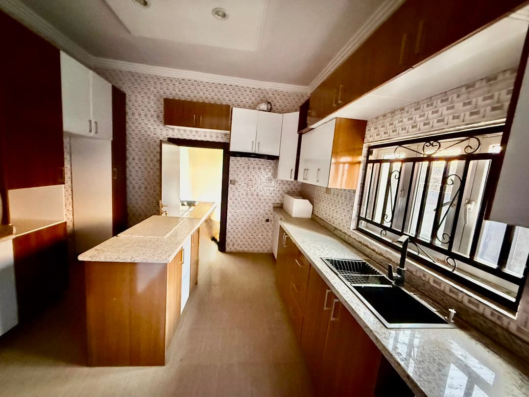 5 Bedroom Terrace Duplex property preview